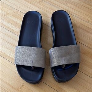 Donald J. Pliner Slide Sandals Metallic Leather Size 7.5 Comfortable 7.5